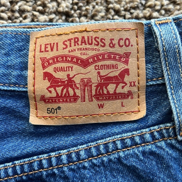 LEVI’S 501 ORIGINAL SHORTS- HIGH RISE - Picture 3 of 7